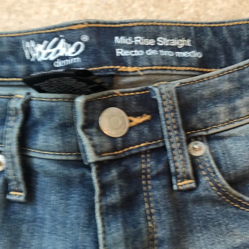 Mossimo mid rise straight jrans - Picture 2 of 4